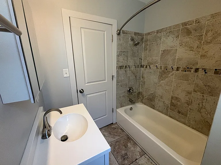 2224 Foster St #1 — Photo 10