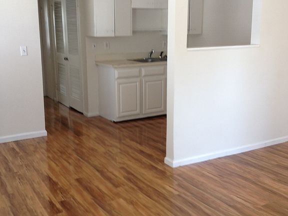3rd image of 621 18th Ave S APT 1