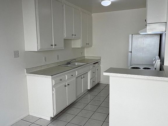2nd image of 15411 S Western Ave APT A