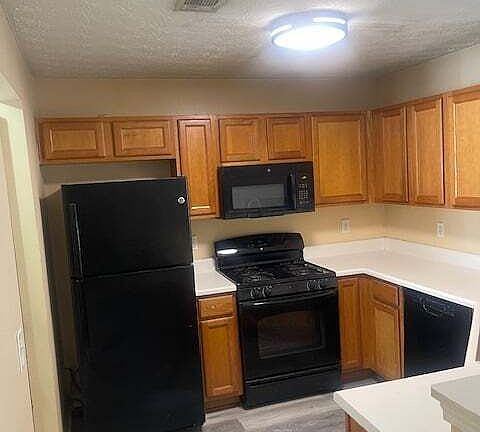 4th image of 2083 Manhattan Pkwy