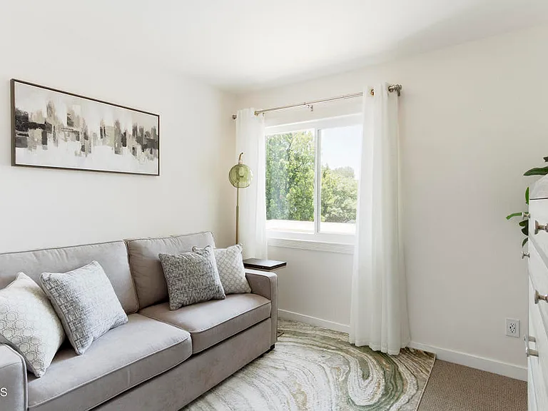 1340 E Hillcrest Dr #6 — Photo 9