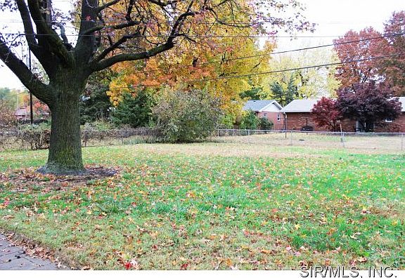 4th image of 2421 Angela Dr