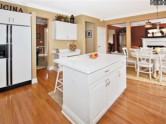 4th image of 585 Bridgeside Dr