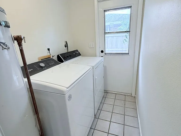 2953 Oak St — Photo 24