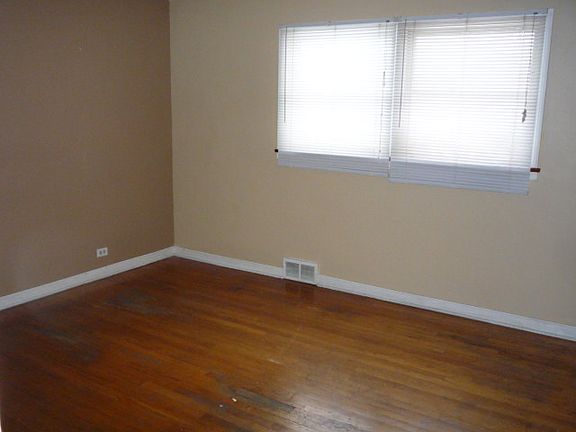 4th image of 5214 Enfield Ave