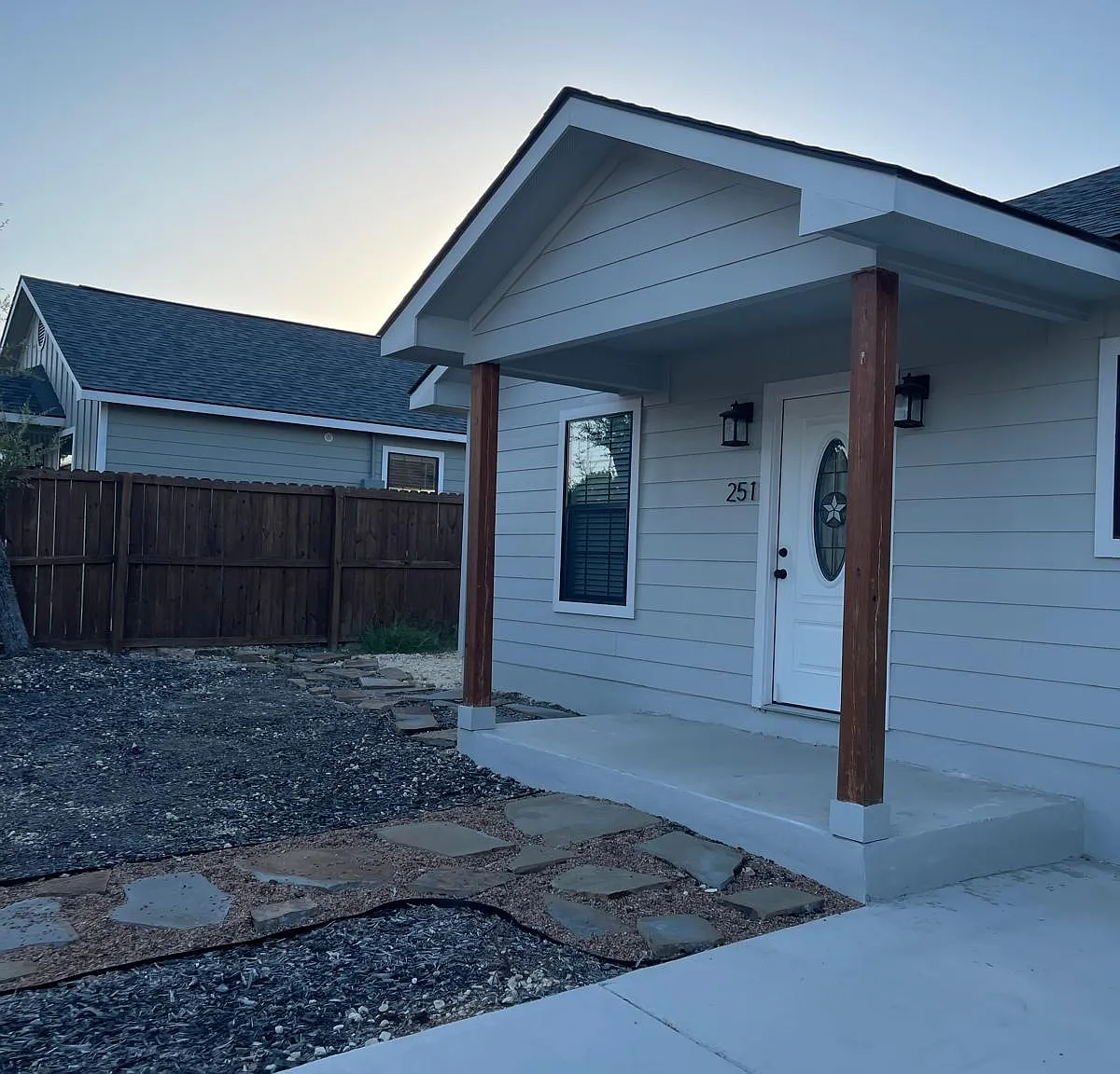 3 bed, 1300 sqft, $1,300 — Photo 2