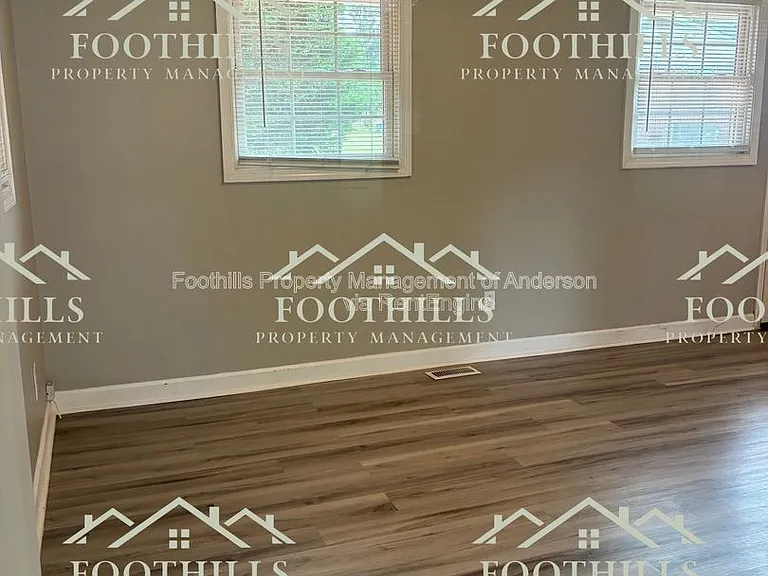 1109 Centerville Rd — Photo 10