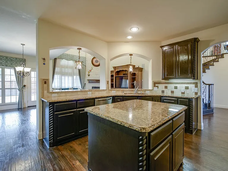 13083 Montfair Blvd — Photo 9