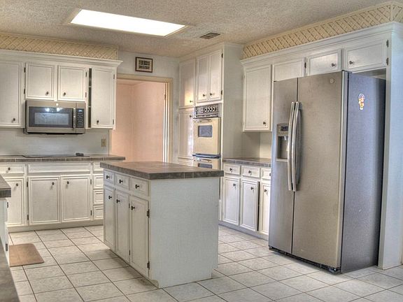 4th image of 4015 Angelina Dr