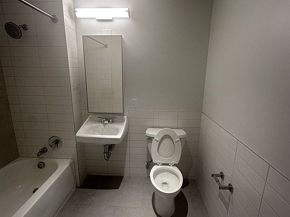 4th image of 18-26 Redfern Ave #776f18ccb