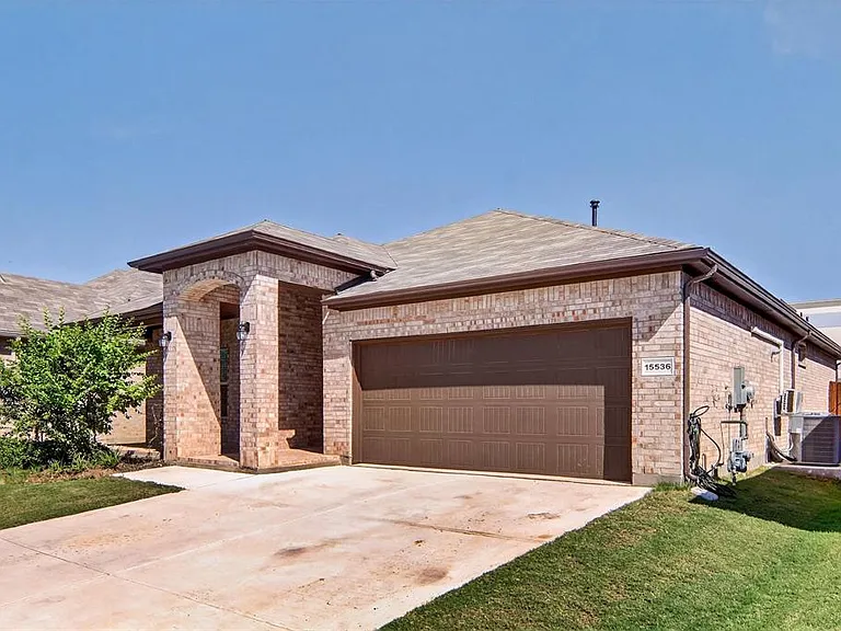 15536 Halstead Ln — Photo 2