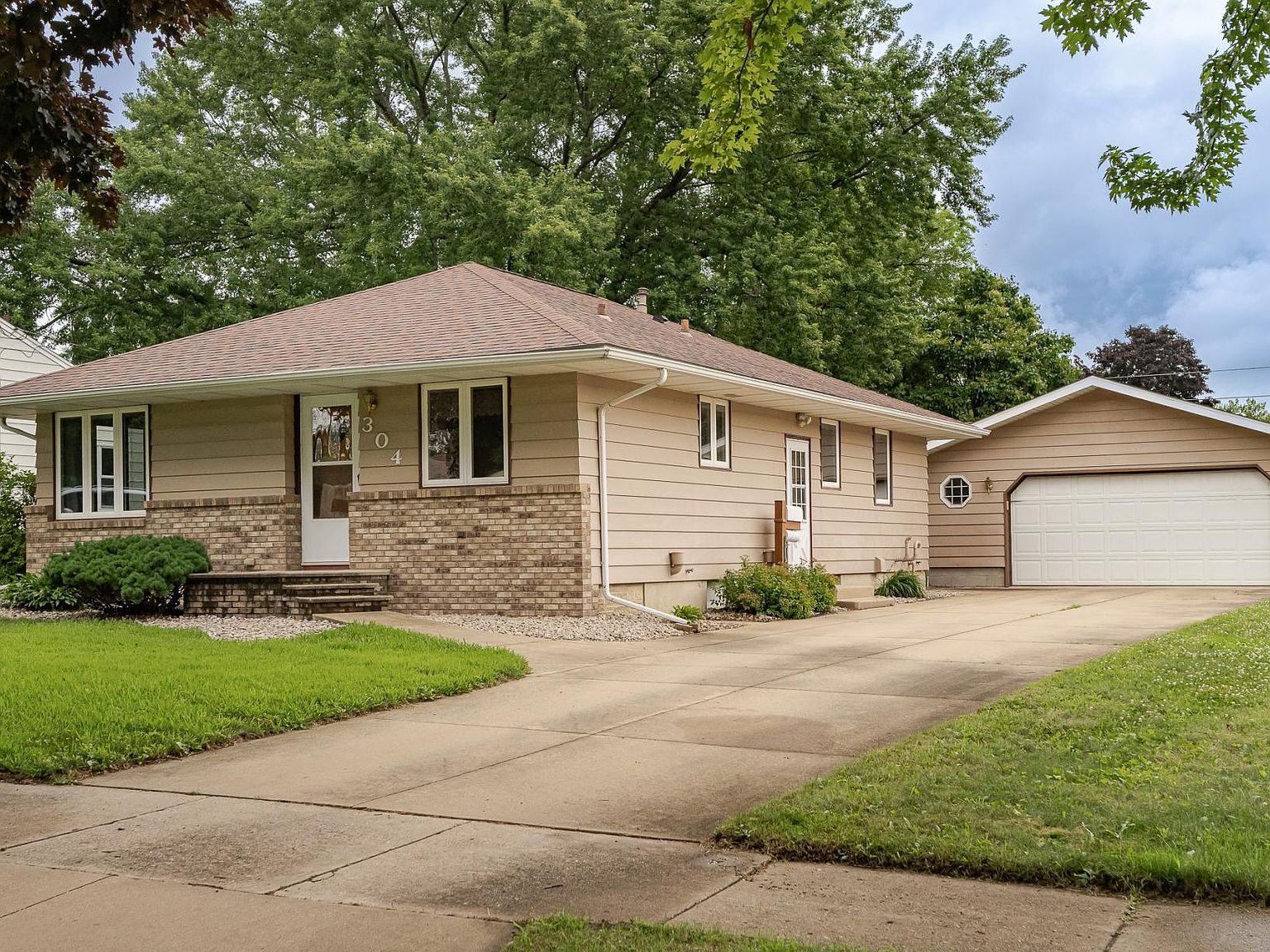 304 20th St NW, Austin, MN 55912 | Zillow