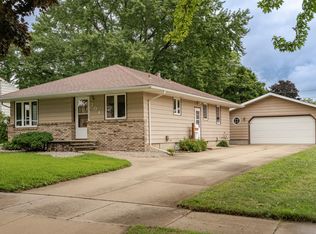 304 20th St NW, Austin, MN 55912