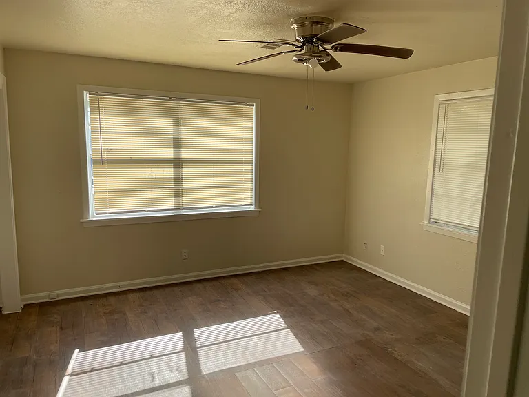 5504 Manor Rd — Photo 33