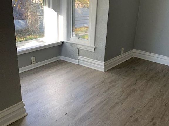 2nd image of 1031 Sherwood Ave