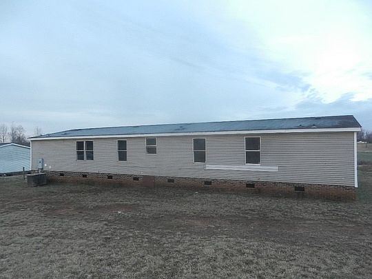3rd image of 1210 Lynn Ln