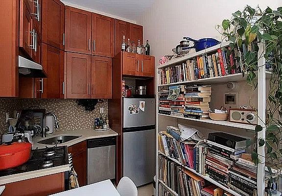 3rd image of 142 Macon St APT 2A