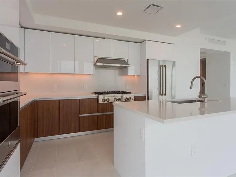 400 Central Ave #2601 — Photo 12