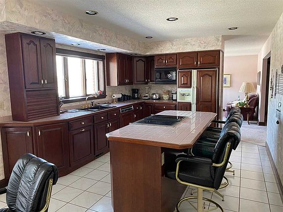 5th image of 8 Rivercrest Dr