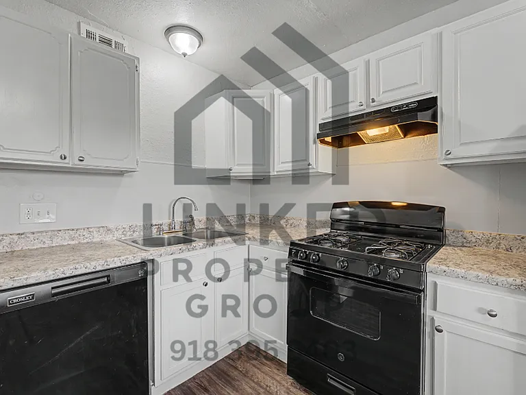 Charl Ann Apartments — Photo 3