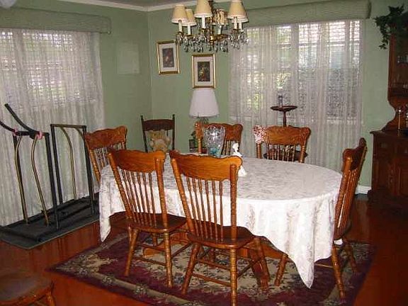 3rd image of 2025 Carolina Ave