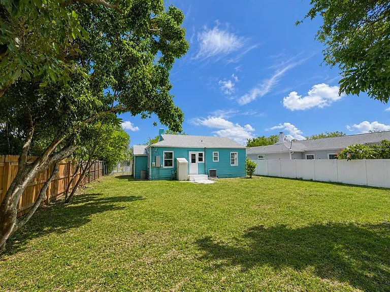 3209 Avenue A W — Photo 21