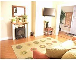 3rd image of 633 Cypress St
