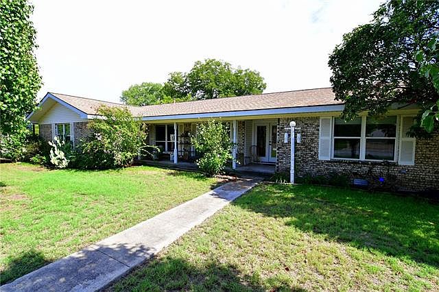 1st image of 609 Nancy Dr