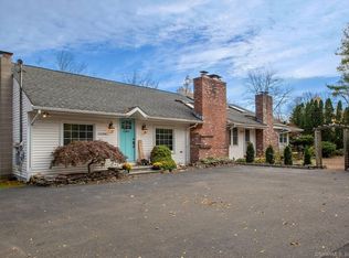 1 Cranberry Ln, Brookfield, CT 06804