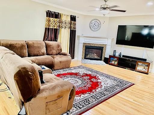 2nd image of 53 Surrey Ln #53