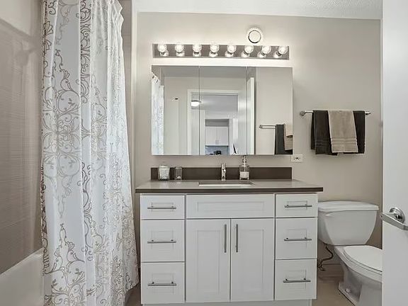 5th image of 613 N State St #1104