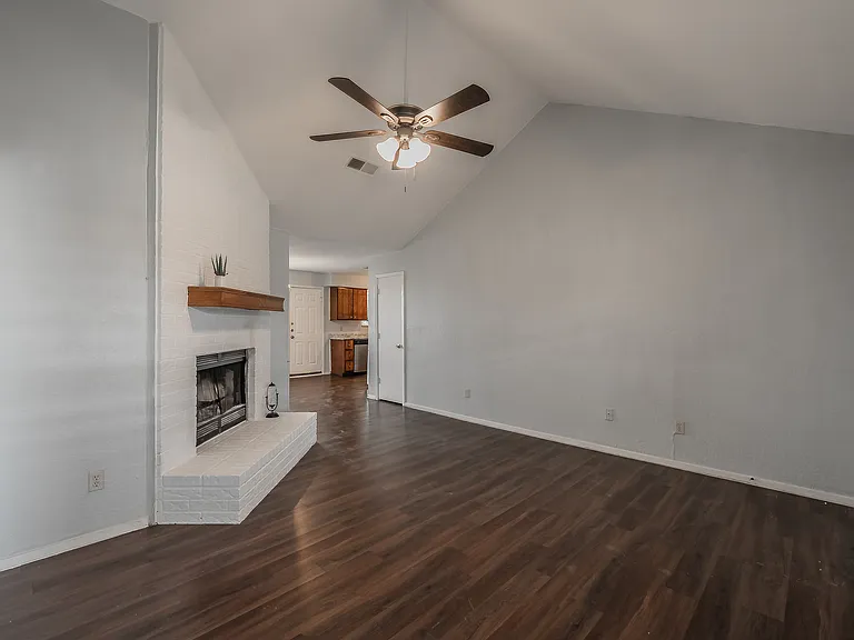 422 Signal Hill Ct N — Photo 7