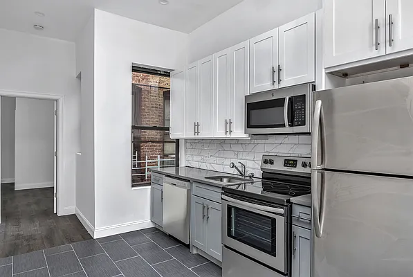 Rented by Imperial Property Advisers | media 13