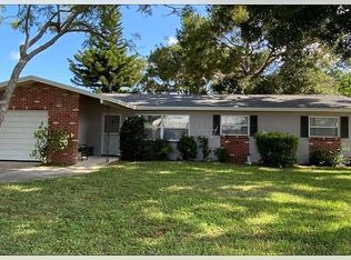 13851 Martinique Dr, Seminole, FL 33776