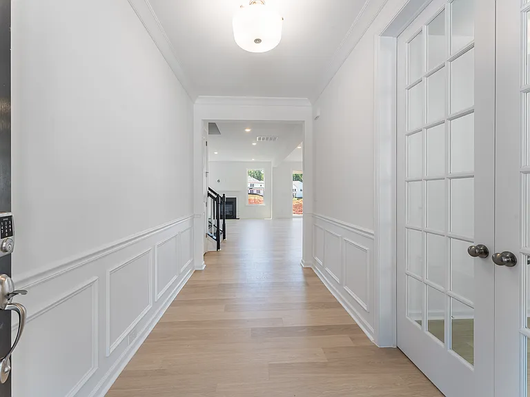 136 Glenn Dr — Photo 4