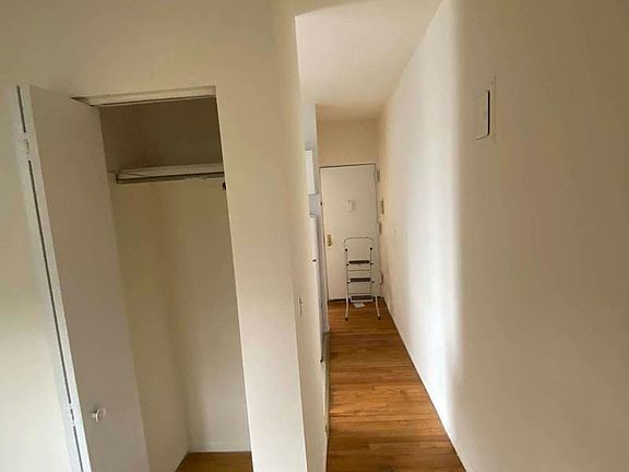 4th image of 406 E 9th St #3R