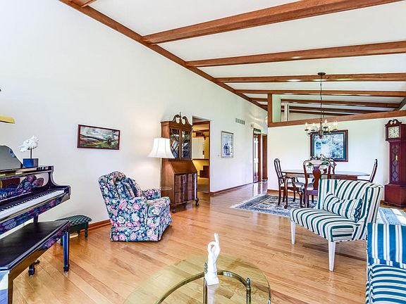 4th image of 2292 Southgate Dr SE