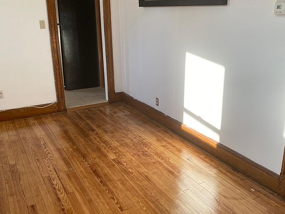 2nd image of 167 Marion St Floor 1