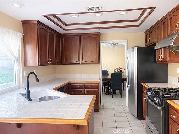 4th image of 17094 Cambria Ave