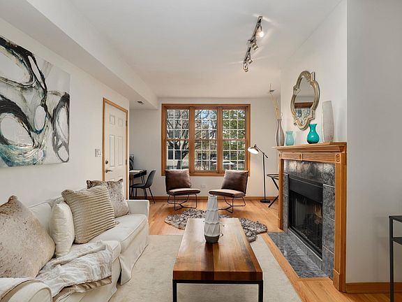 2nd image of 1431 N Leavitt St APT 1