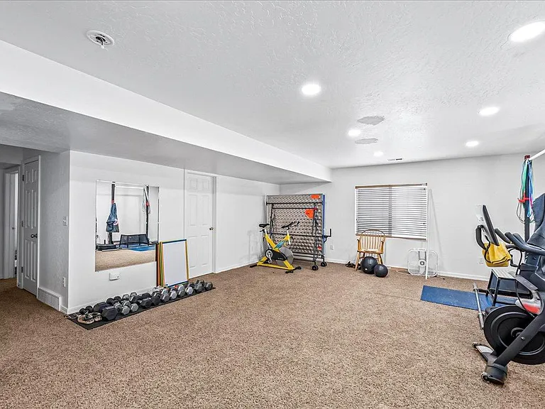 1275 Foxcrest Ct — Photo 21