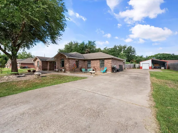 104 Wildflower Ln, Teague, TX 75860