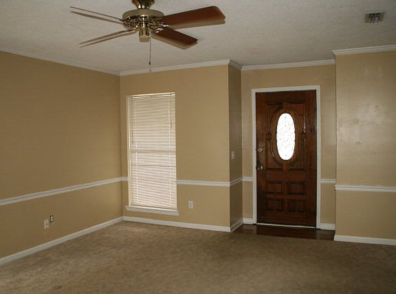 3rd image of 2305 Creekwood Dr