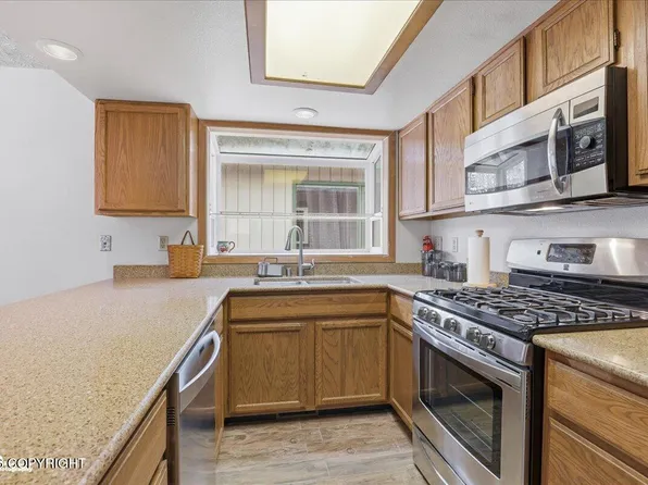 7631 Little Bend Cir, Anchorage, AK 99507
