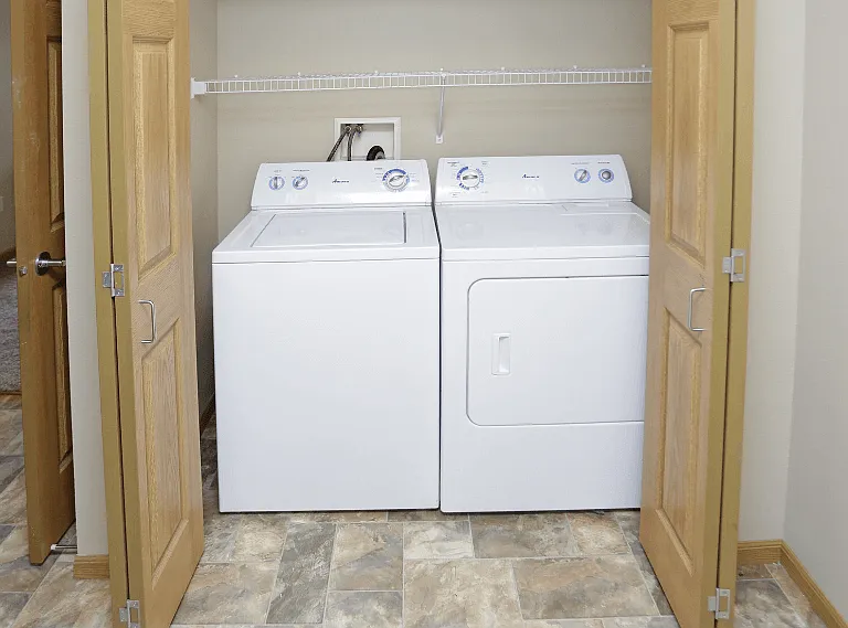 Augusta 3700 Laundry Room