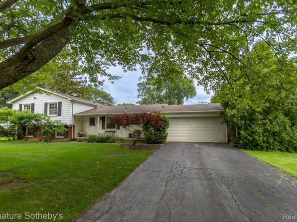 28542 Kendallwood Dr, Farmington Hills, MI 48334