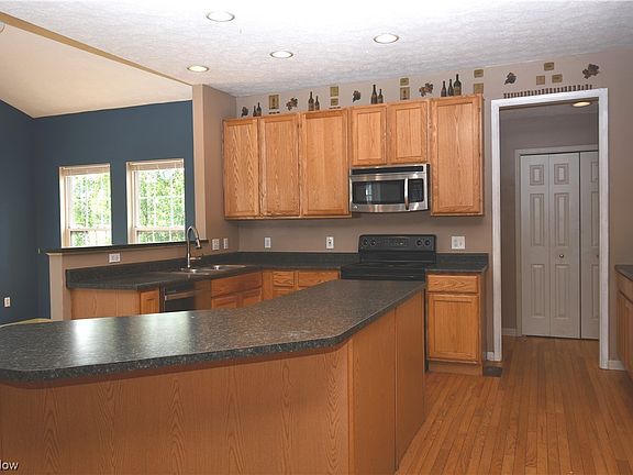 4th image of 139 Stonefield Dr