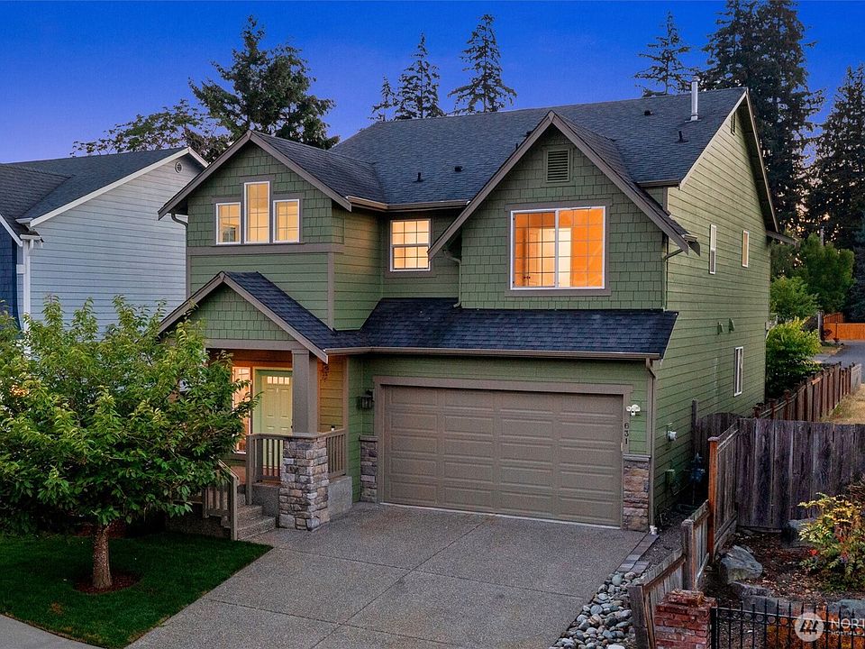 1st image of 631 Ilwaco Avenue NE