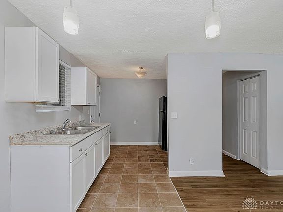 4th image of 36 Strand Ave