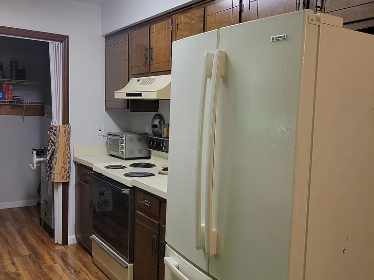172 Saint George Dr — Photo 14